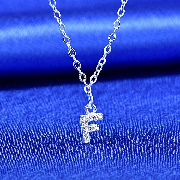 Ожерелье с английским алфавитом