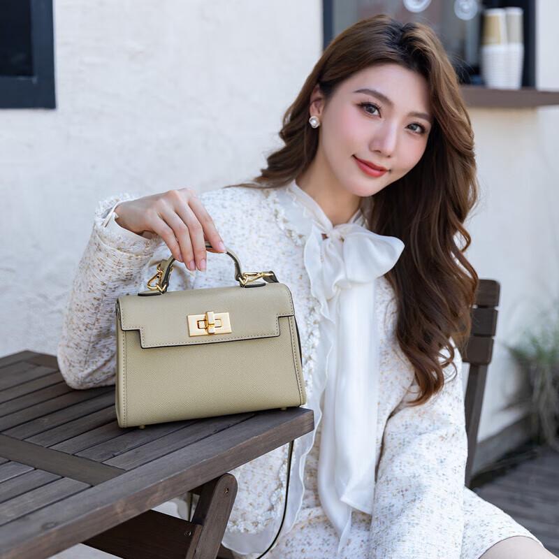 Pierre Cardin Versatile Leather Handbag