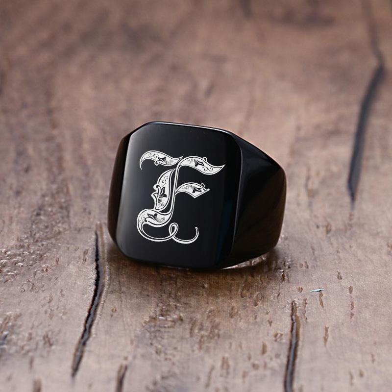 Vnox 18mm klobiger Siegelring für Männer schwarzer Edelstahl mit eingraviertem Royal Initialen-Buchstaben-Anfangsstempelring individueller Schmuck