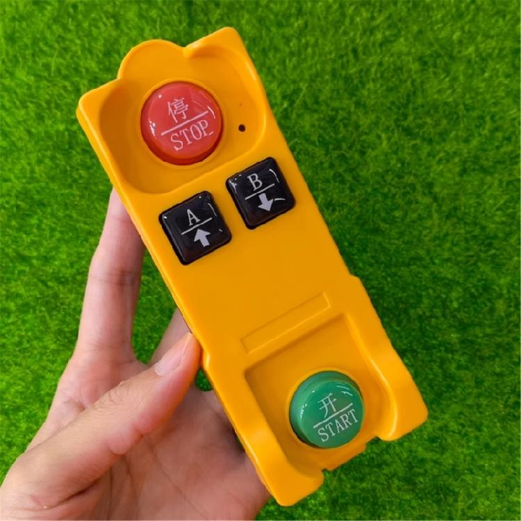 Sistemi di Controllo Remoto Wireless a 4/2 Pulsanti per Attrezzature di Sollevamento Industriale, Funzionalità di Sicurezza Migliorate, Controllo Remoto Wireless