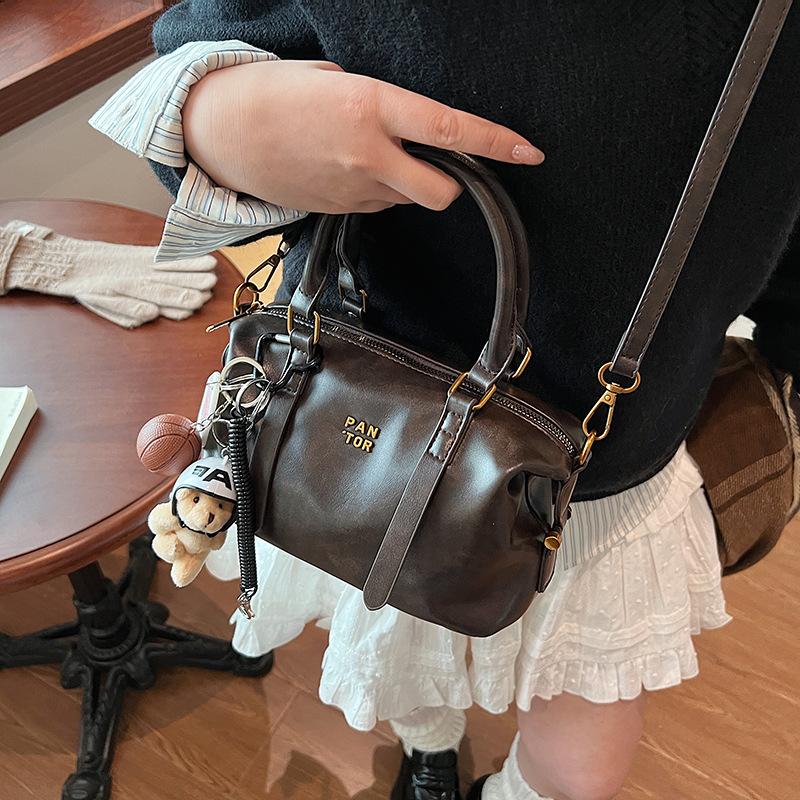 Retro popular messenger bag women's 2025 new autumn and winter shoulder handbag premium Boston pillow bag