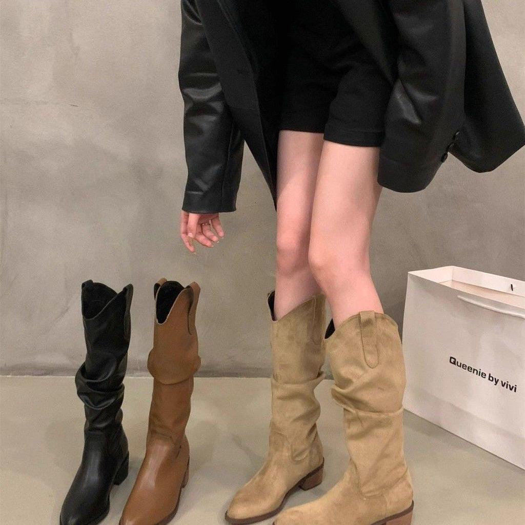 Klackade V-skurna Bruna Cowboykängor till Mitten av Vaderna, Vår/Höst 2025, Spetsig Tå Westernstil för Kvinnor