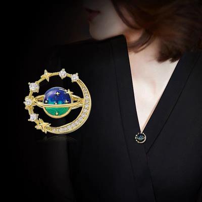 Spilla Cosmica Colorata Atmosfera Squisita di Alta Gamma Spilla Selvaggia Fibbia per Sciarpa di Seta Antiriflesso Accessori di Abbigliamento