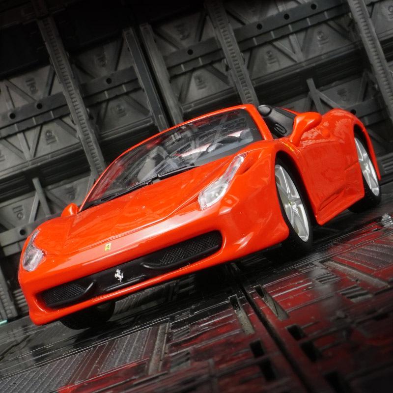 

Ббураго 1:18 Ferrari 458 Spider Кабриолет Модель Автомобиля Коллекция Украшений