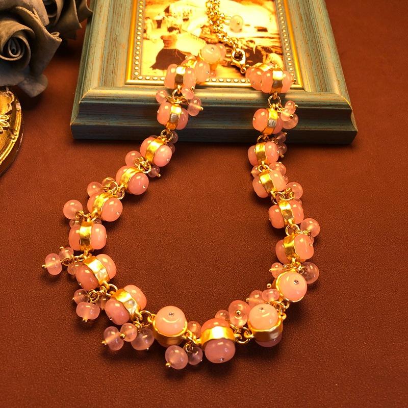 A vintage heavy industrial necklace with a French and European style, versatile and fashionable double flour crystal inlaid tass