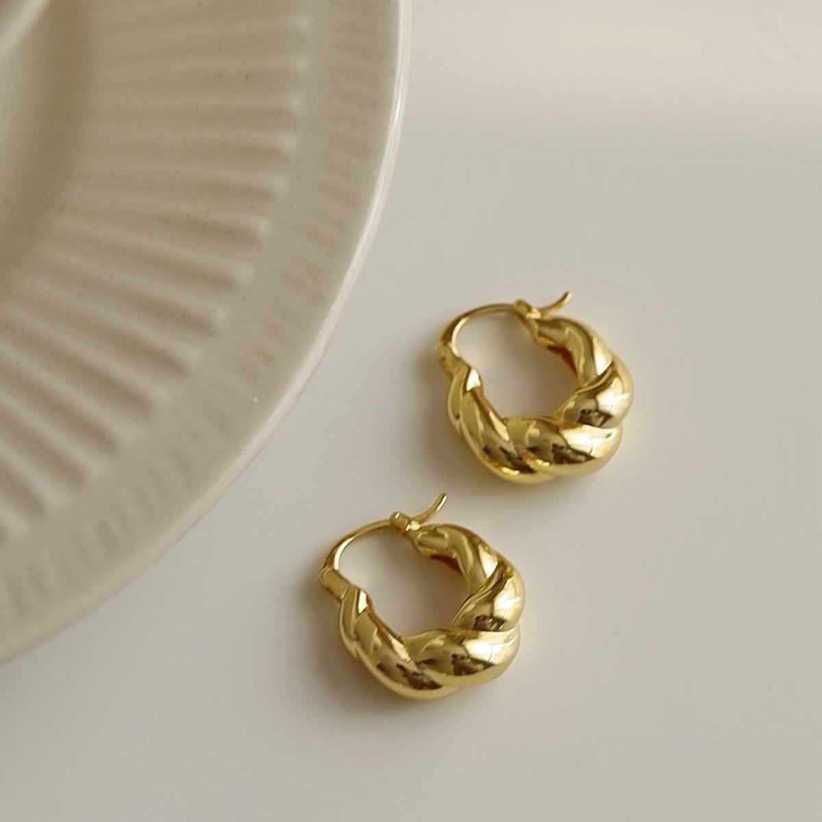 Elegant Metal Twist Earrings: Fashionable European American Style for Women