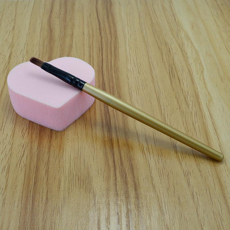 Long Handle Synthetic Fiber Lip Brush with Wooden Handle for Makeup and Concealer