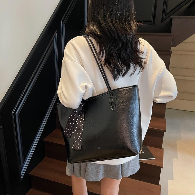 

Large capacity bag, tote bag, retro armpit bag, fashionable and versatile commuter bag, high-end bag. чёрный