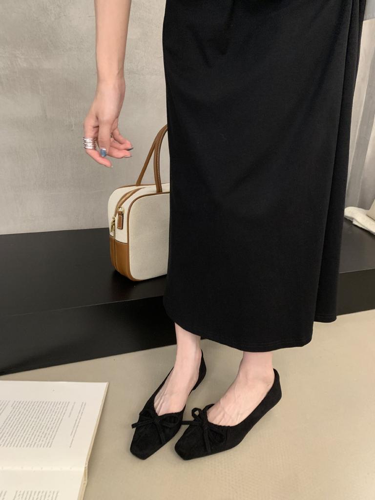 Versatile shallow mouth single shoes Korean version temperament bow small square head side empty not tired feet women's shallow mouth single shoes