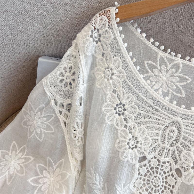 Summer Women's Loose Casual White Lace Blouse with Floral Patterns O-Neck Hook Flower Hollow Out Short Sleeved Lace Top