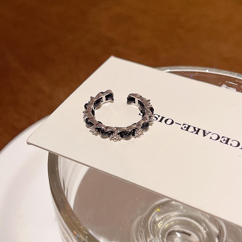 Dark Series Gravel Butterfly Ring: Sweet & Cool Hot Girl Style, High-End Open Index Finger Ring, Net Celebrity Design for Women.