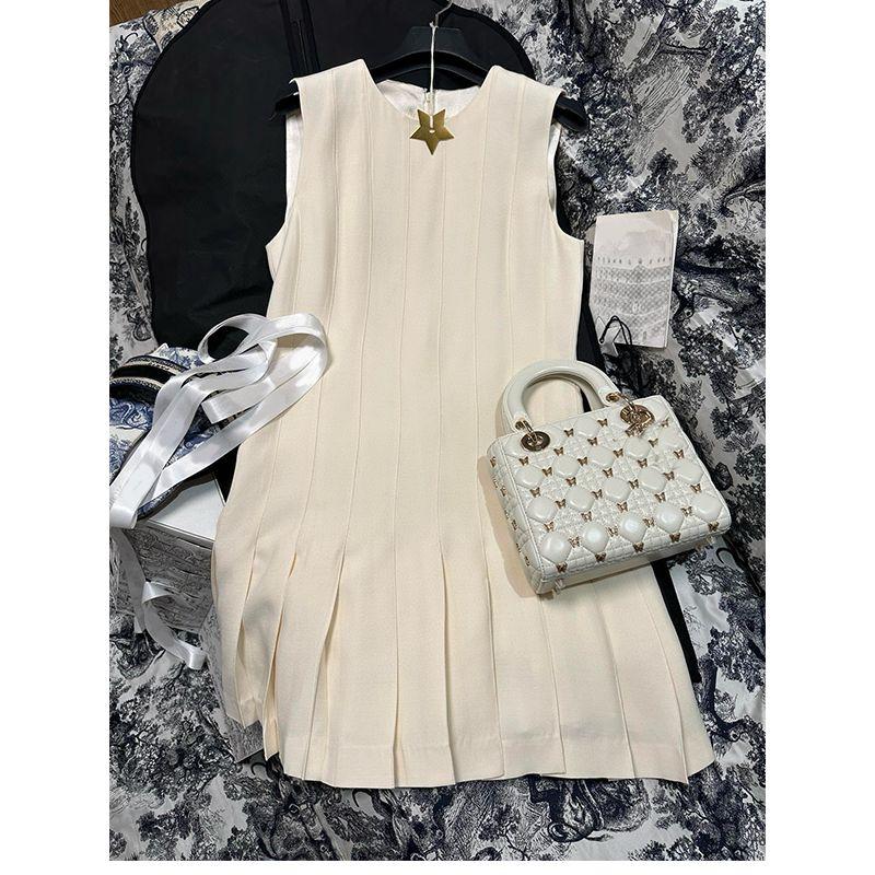 

Элегантное платье светской львицы, летнее, стройнящее, шикарное и красивое Beige White S