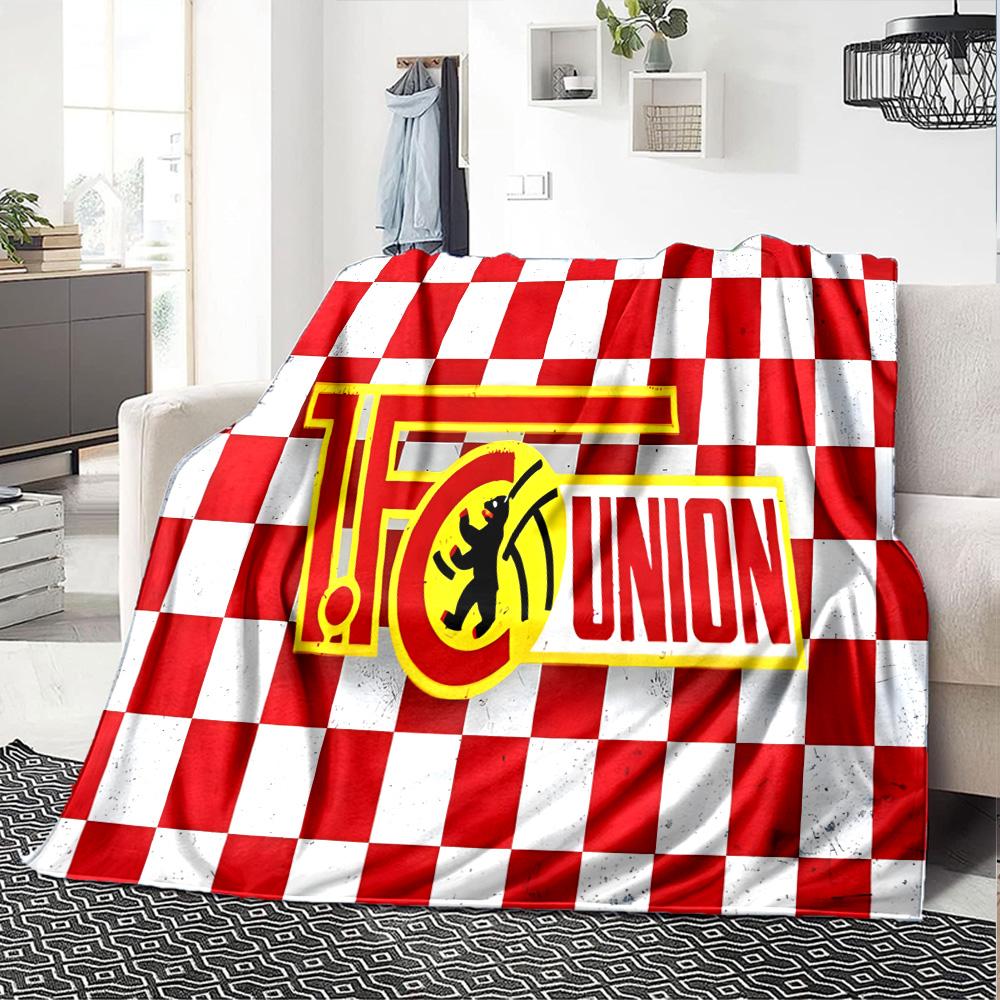 Fußball-Verbands-Emblem Flanelldecke, Weiches Polyester, Modernes Design, Ganzjahresnutzung für Camping, Reisen, Geschenke für Feiertage oder Geburtstage
