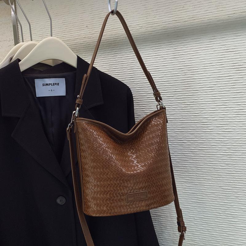 Today's Popular Bags Women's New Trendy Fashion Retro Shoulder Bags Versatile Commuter Messenger Bucket Bags