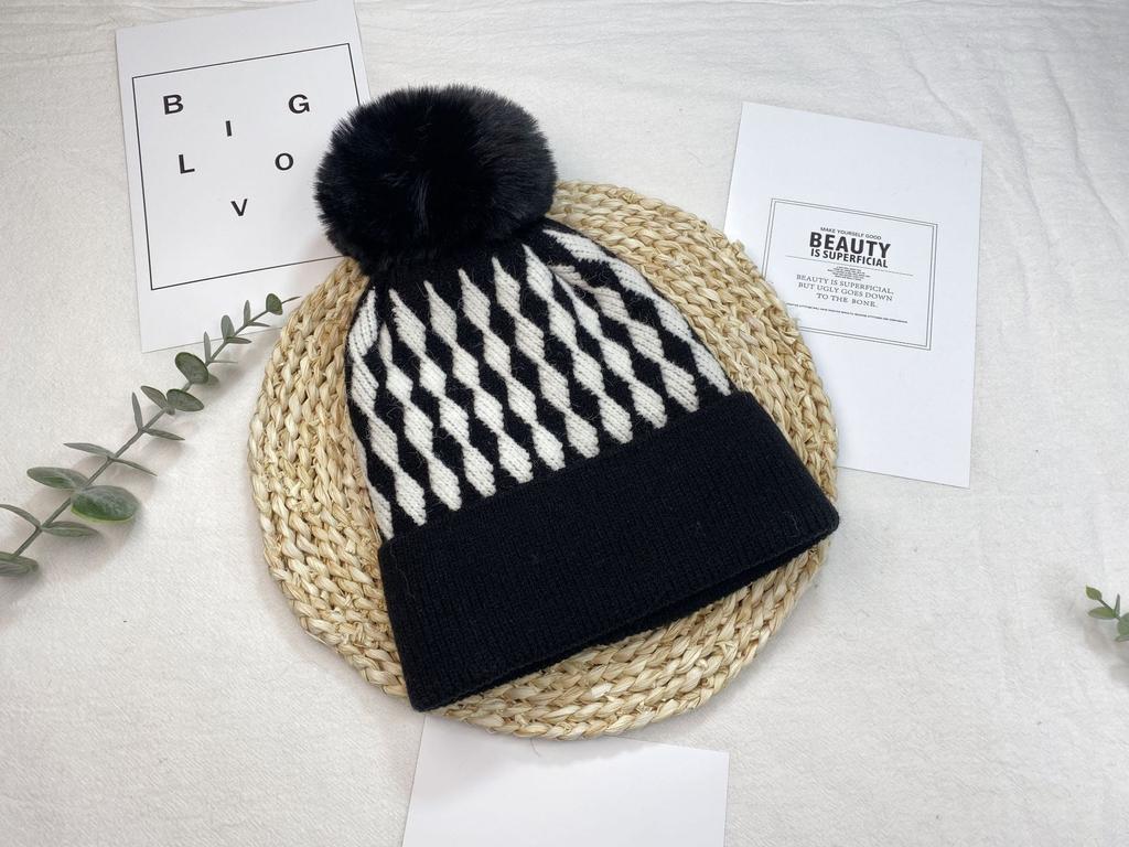 Winter Hat Children's Knitted Hat Thick and Warm Fashionable Woolen Plaid Hat