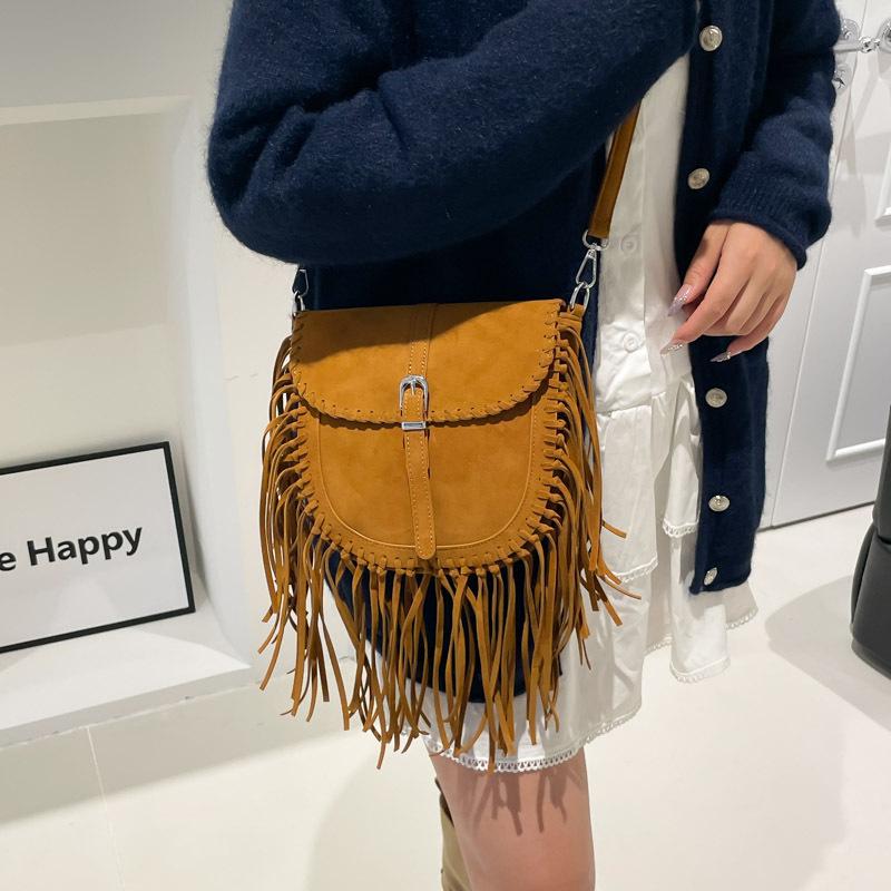 High-end and Versatile Crossbody Bag, Fashionable and Retro Fringed Saddle Bag, Simple Single-shoulder Women's Bag