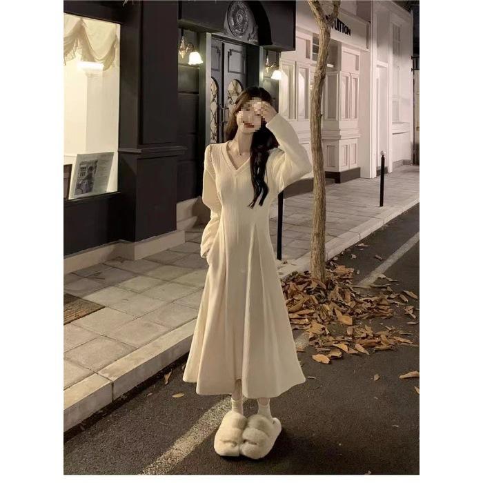 

White v-neck inner with bottom knitted sweater dress, children s early autumn clothes, new French temperament dress S
