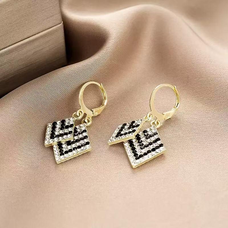 Luxury Zircon Rhombus Earrings: Sparkling Black & White with Face-Slimming Ear Clips
