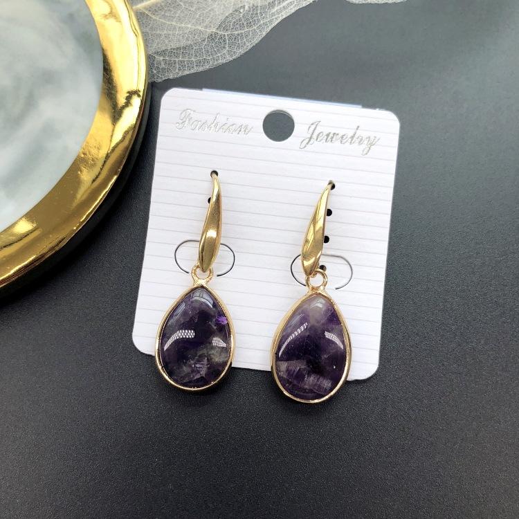 

Simple and exquisite niche design, natural jade earrings, women s versatile temperament crystal earrings, high-end retro earrings.