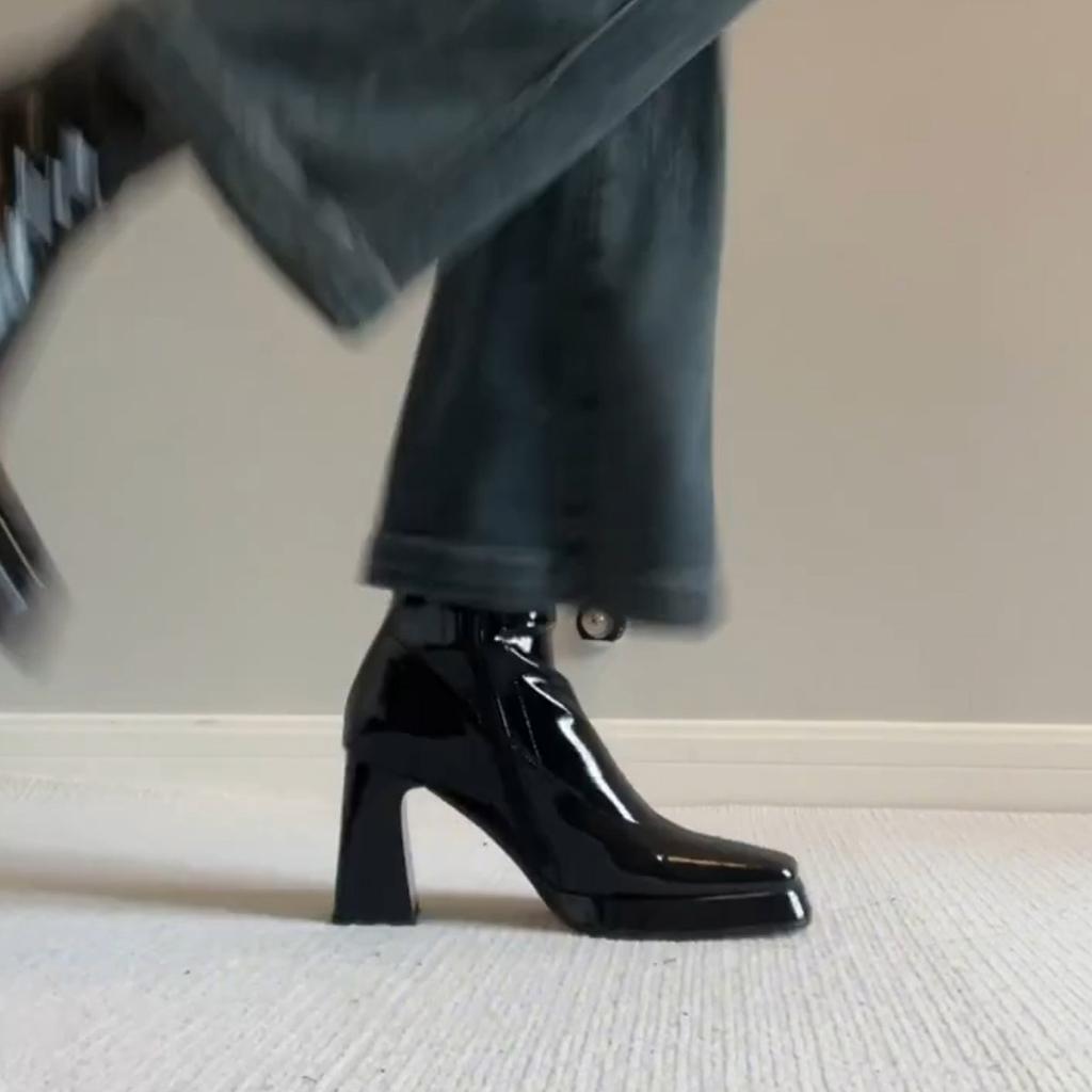 Lakovaná kůže silná podrážka vysoký podpatek krátké boty dámské britský vítr voděodolné stolní čtvercová špička zadní zip tenké boty