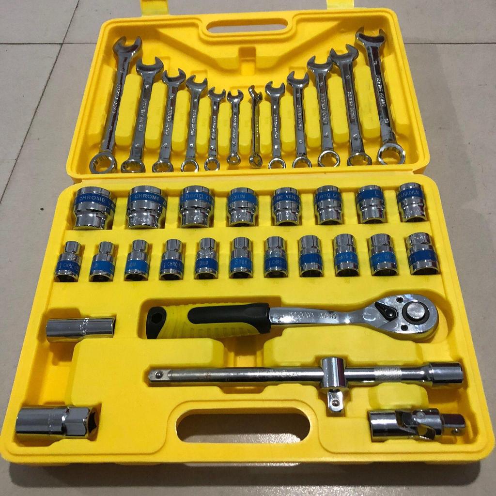 32-Piece Socket Wrench Car Repair Tool Set - Combination Kit