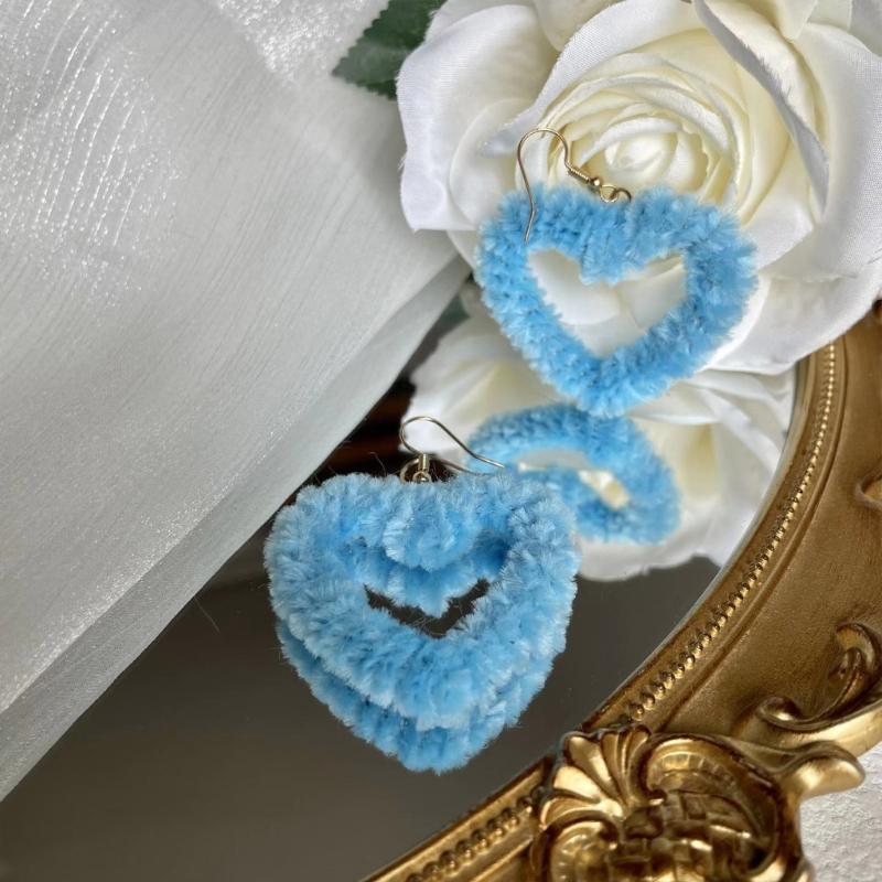Hollow Heart Pendant Earring Sweet Cool Plush Heart Charm Earrings Temperament Small Hoop Earrings Fashion Jewelry