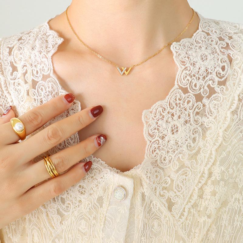 Korean Trendy Rhinestone 'W' Pendant Necklace in 18K Gold-Plated Titanium Steel