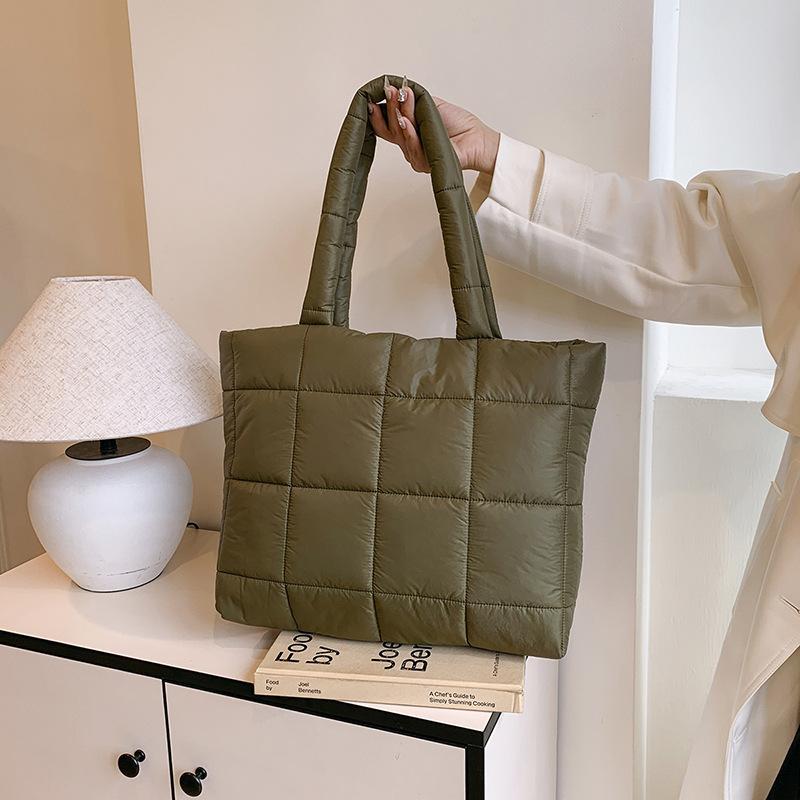 

Solid Color Simple and Fashionable Cotton Clothing Bag, Stylish Handbag, Winter New Korean Version, Shoulder and Armpit Tote Bag