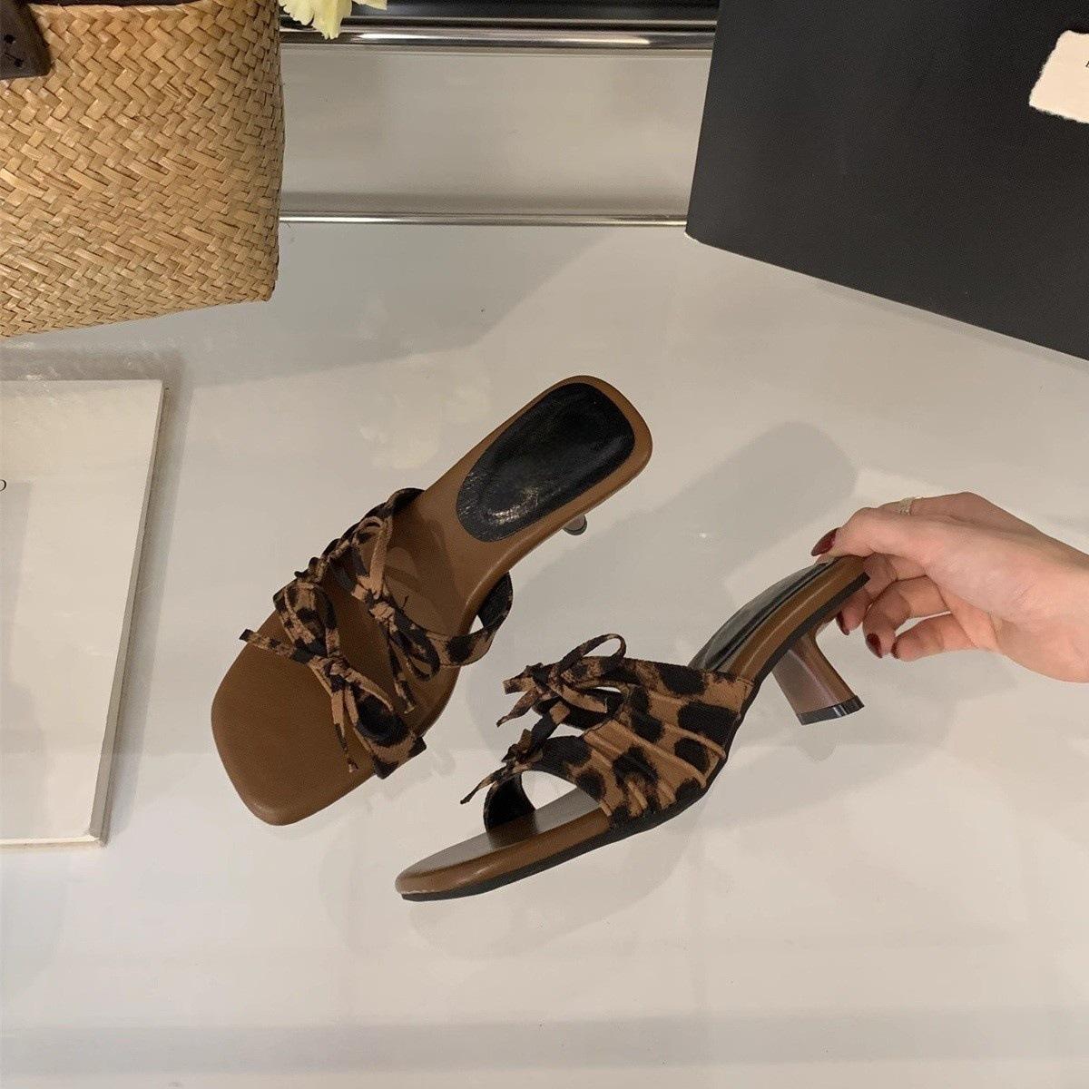 

Slippers women s outer wear summer 2025 new thick heel sandals square head cool slippers with skirt women s shoes one-word high heels 42 цветной печати леопарда