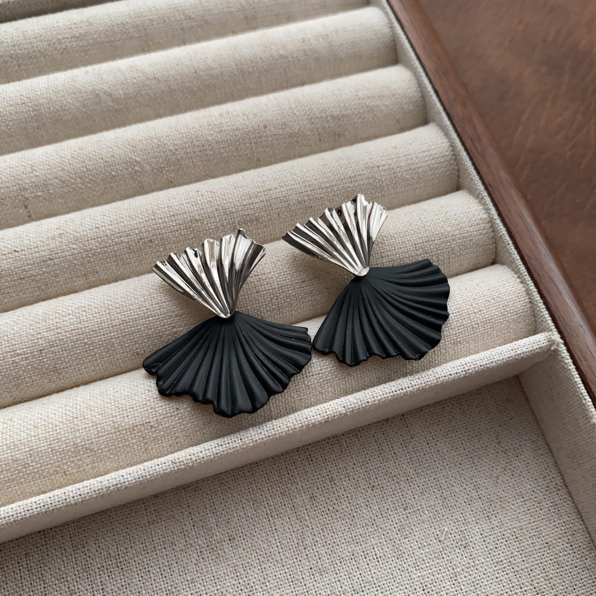 Black and white collision geometric love hollow stud earrings minimalist retro personality unique high-end earrings