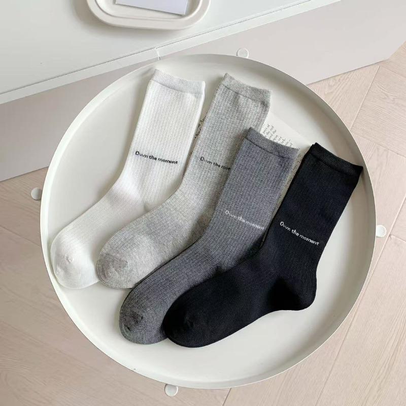 Autumn and Winter Women's Socks, Retro Style Socks, Flowered and Mixed Thread Knitted Mid-calf Socks, Thickened Letter Printed Trendy Socks