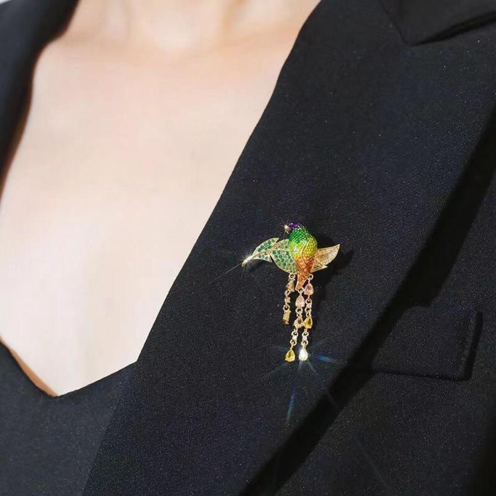 Exquisite Niche Parrot Enamel Brooch – Small, Cute Corsage Pin for Clothes