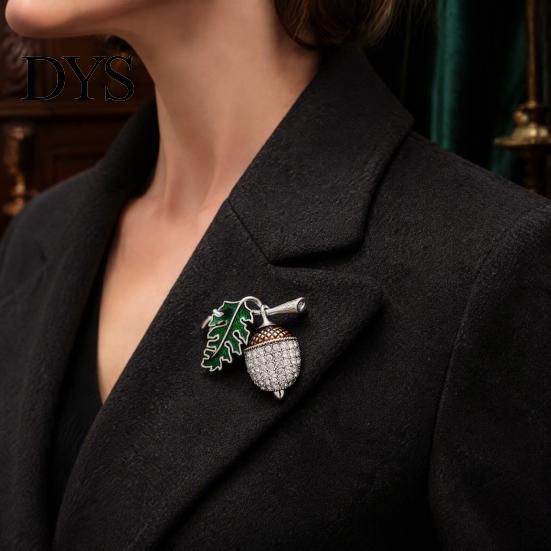 Alloy Lapel Pin Bling Rhinestone Acorn Brooch, Green Leaf Decorative Embellished Brooch for Suits Coats Bags, Jewelry Accessory Men Women