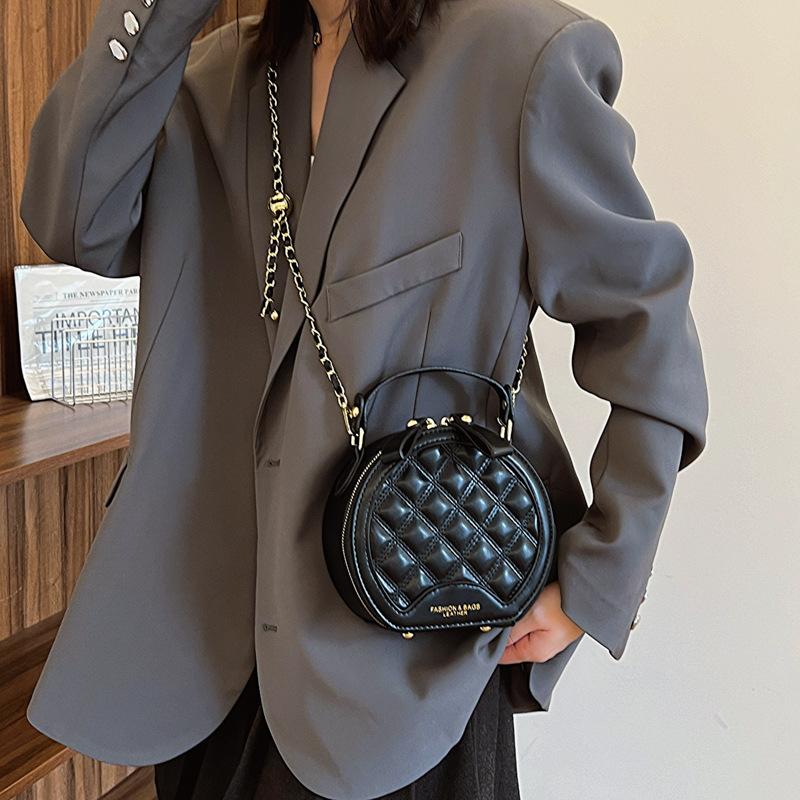 Маленькая женская сумка с вышивкой ромбами 2024 года пользуется популярностью в этом году, новая универсальная сумка-мессенджер, модная сумка, маленькая круглая сумка чёрный