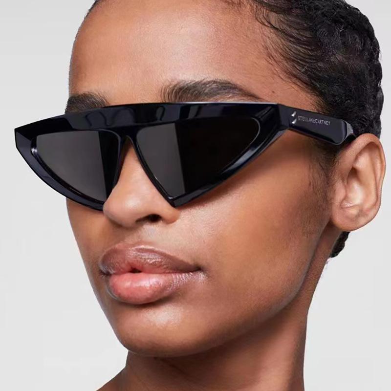Private Label Sunglasses Women Lunettes De Soleil Concave Logo Promotion Fashion Women Small Triangle Rivet Sunglasses