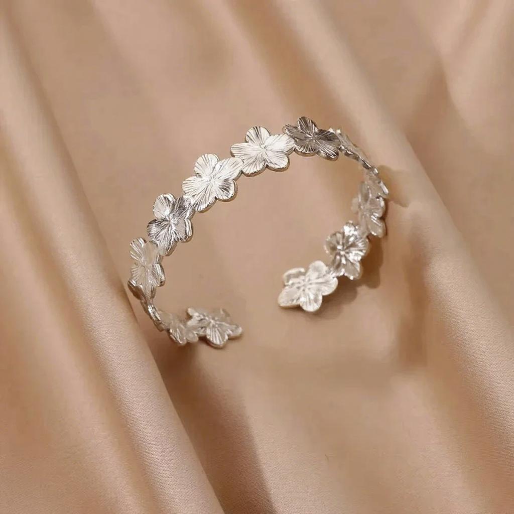 2025 Lava Wrinkle Cuff Bangles Bracelet Women Minimalist Gold Color Stainless Steel Flower C Adjustable Bracelets Party Jewelry