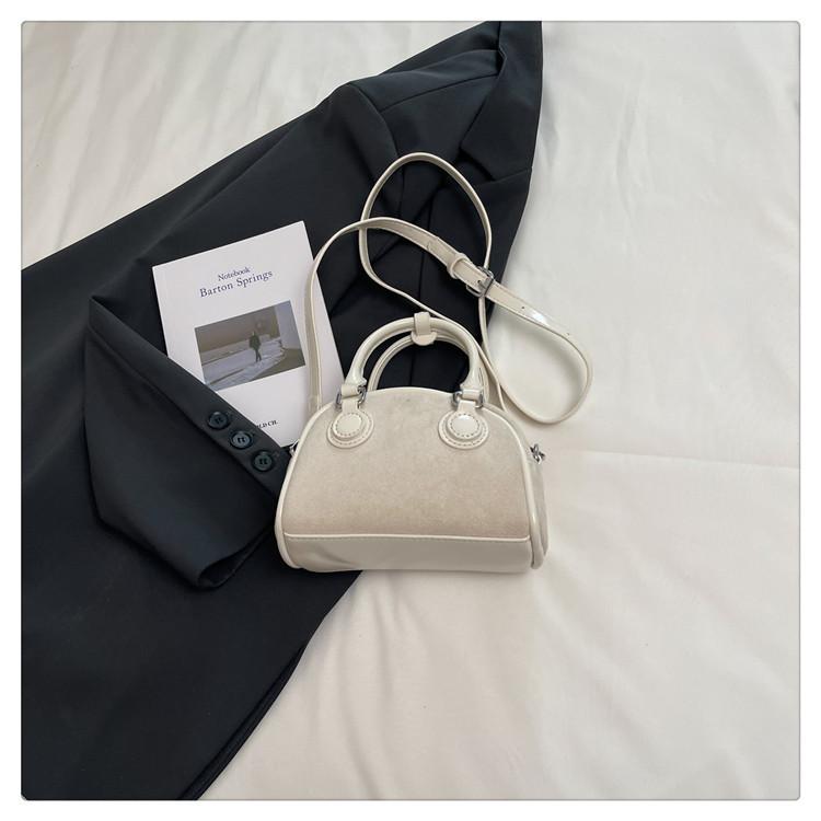 High-end niche bag women's 2025 new fashion messenger bag Korean version retro hand-held bowling bag shoulder bag