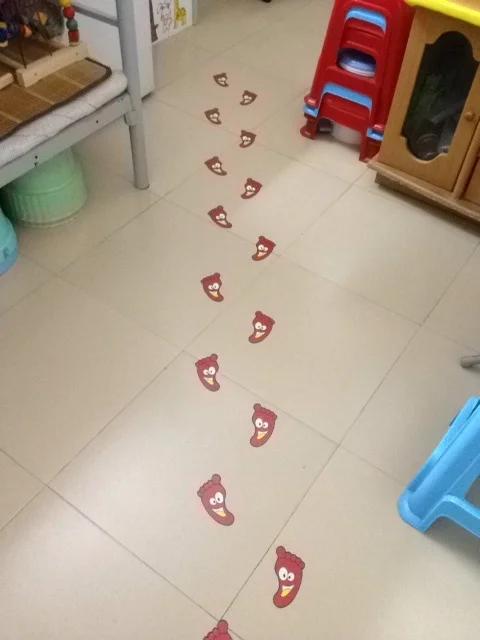 3 Sheet Small Feet To Sticker Children Room Bathroom Waterproof Smiling Face Baby Footprints Floor.