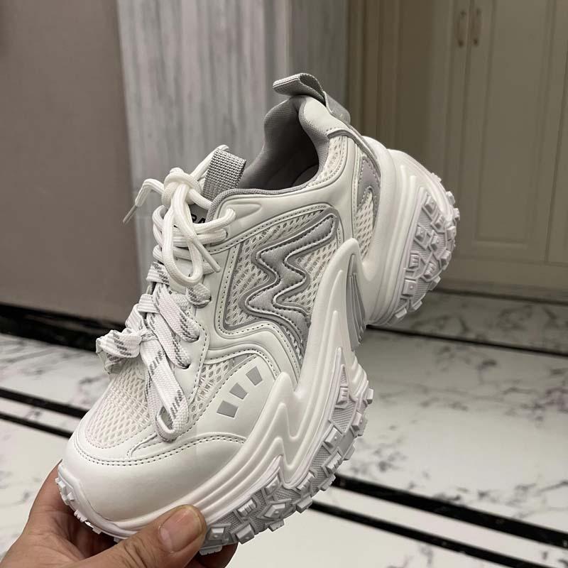 2025 catwalk dad shoes women's ins trendy retro old breathable thick sole heightening dirty fried street sneakers women
