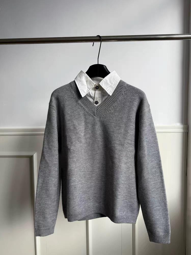 Elegant V-Neck Knit Sweater - Old Money Style, Cleanfit, High-Intelligence Polo, Couple-Friendly