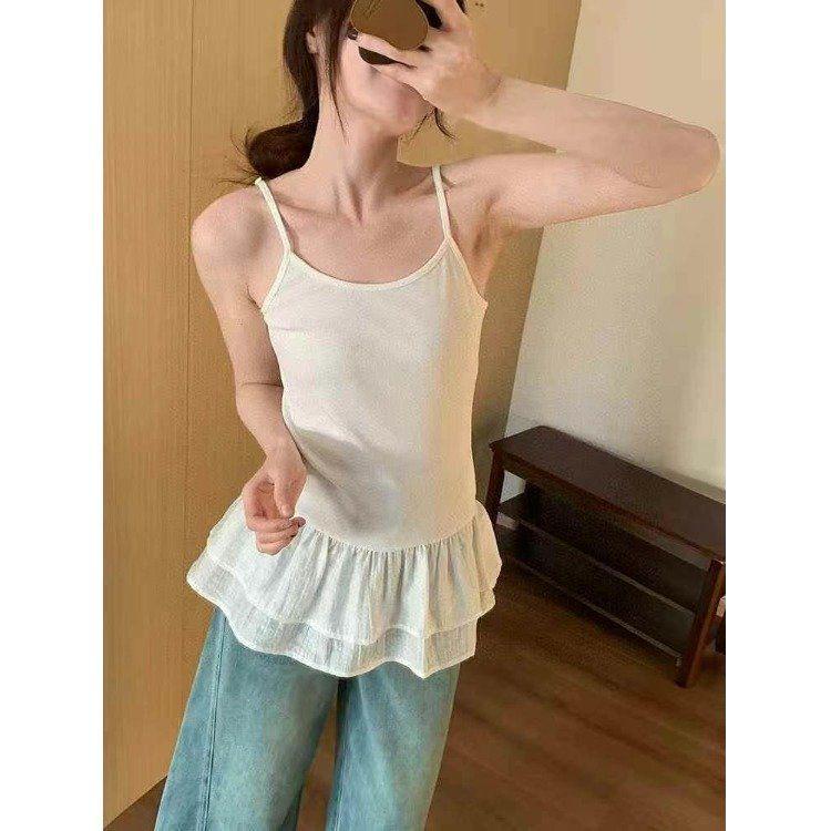 

Женская майка-камисоль приталенного силуэта с кружевной отделкой и оборками по низу - Летний топ в балетном стиле белого цвета Medium белый