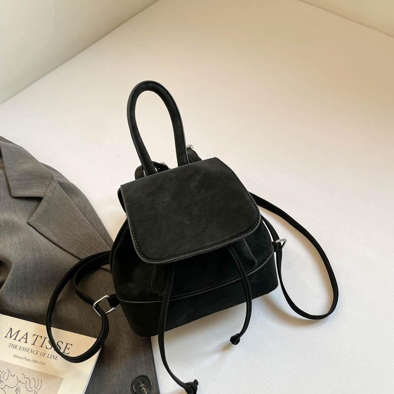 Dual Shoulder Bag, Commuter Backpack, Girlish and Versatile Handbag with a Water Bucket Design