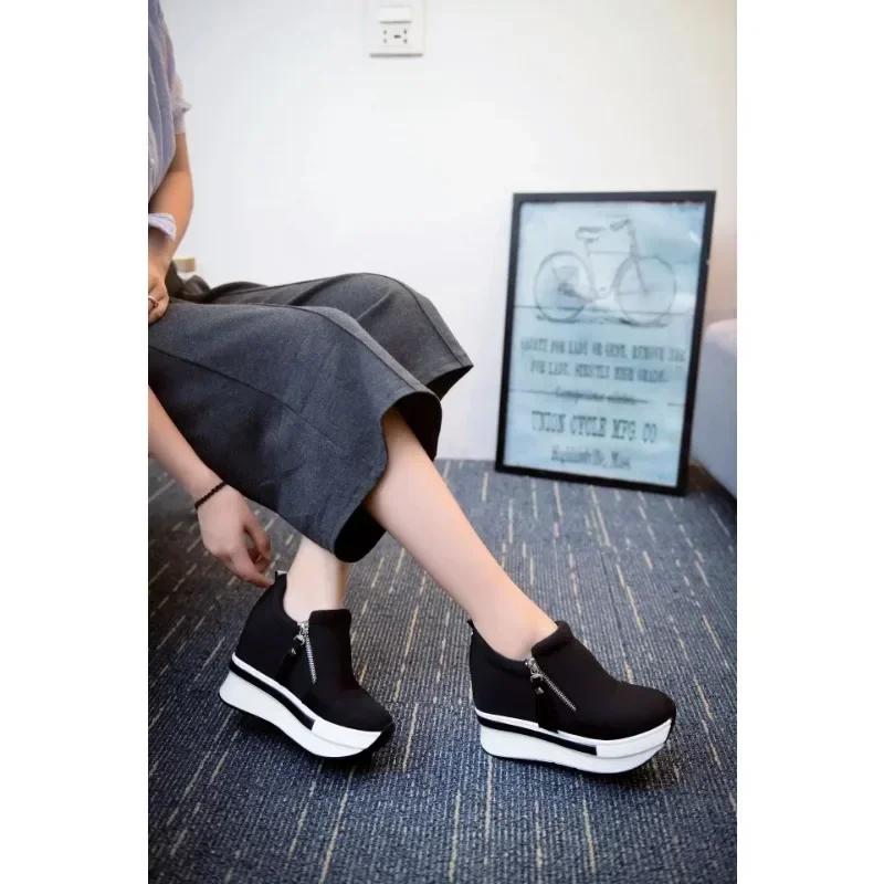 Mode 2024 Neue Plateau-Sneaker Damenschuhe Rot Freizeitschuhe Bequeme Absätze Schwarze Canvas-Schuhe Damen Unsichtbarer Keil-Sneaker