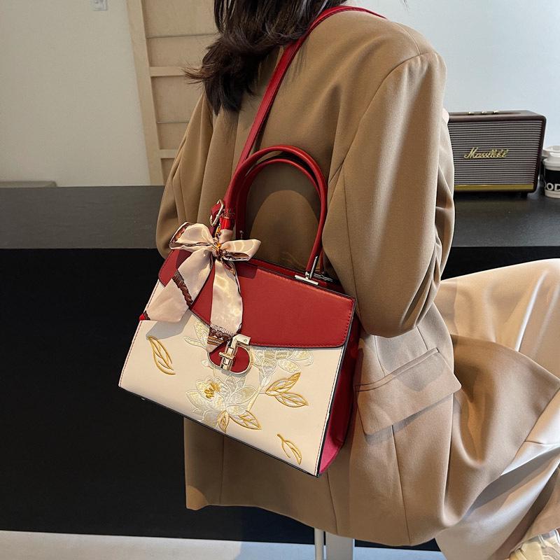 Chinese Embroidered Red Crossbody Bag for Mothers – Elegant Wedding Accessory