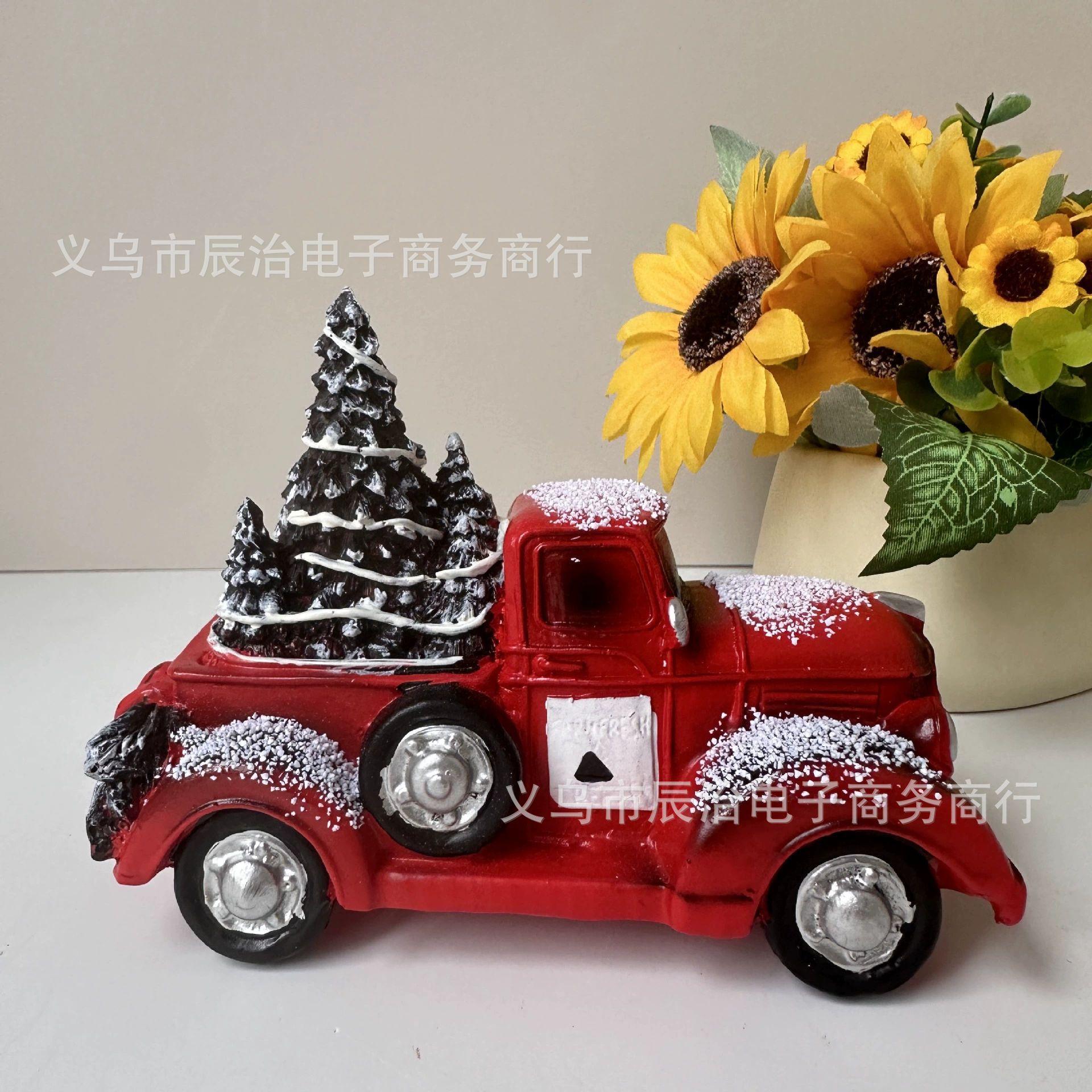 New Christmas Decoration Resin Craft Ornament Red Truck Tow Christmas Tree Classic Car Tabletop Decoration
