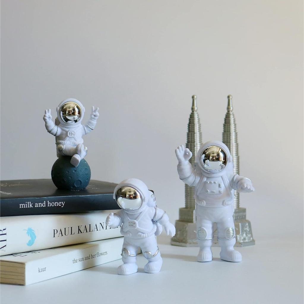 3Pcs Astronaut Action Figurine Home Decor Astronaut Statue Sculpture Showpiece Decor Golden(Silver)