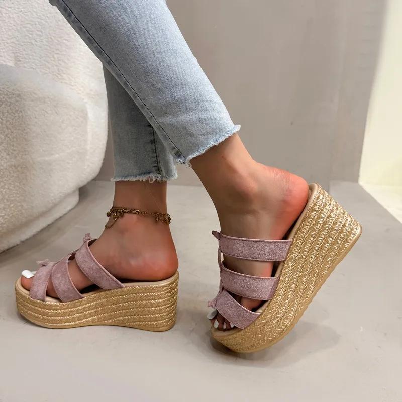 

Мода 2025 Бренд Женская обувь Открытый носок Женские тапочки Мода Уличные Повседневные Летние Новые Большой размер Однотонные Бестселлер Тапочки на танкетке 35