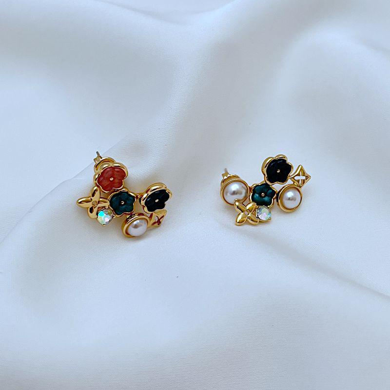 18K Gold Plated Pearl Four-Leaf Clover Stud Earrings with S925 Silver Needle.