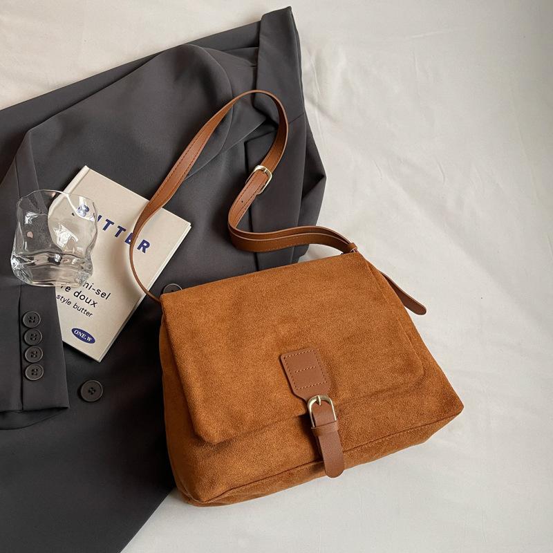 Winter retro niche design bag women's 2025 new fashion personalized commuter bag shoulder crossbody small square bag