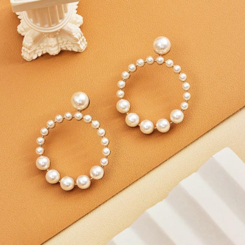 Versatile Fashion Inlaid Imitation Pearl Material Elegant Retro Style Stud Earrings Simple Commute